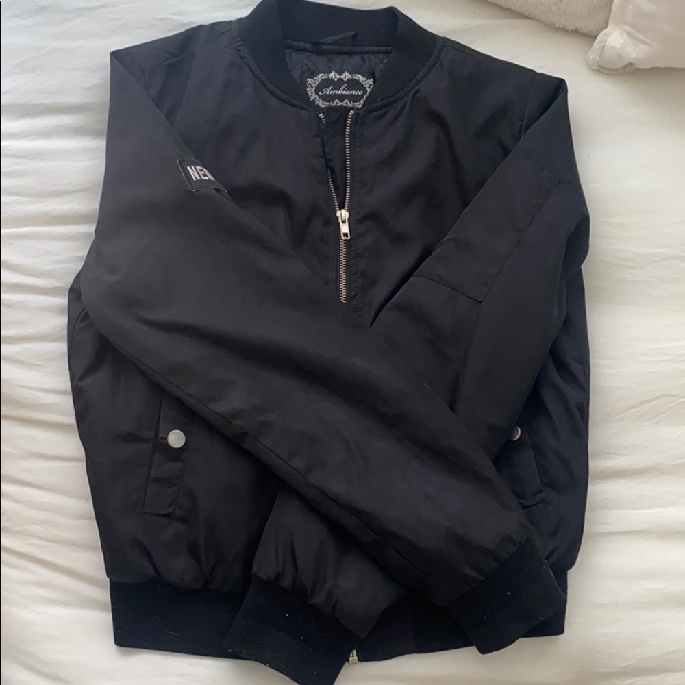 Black bomber jacket! Size small women’s 💕